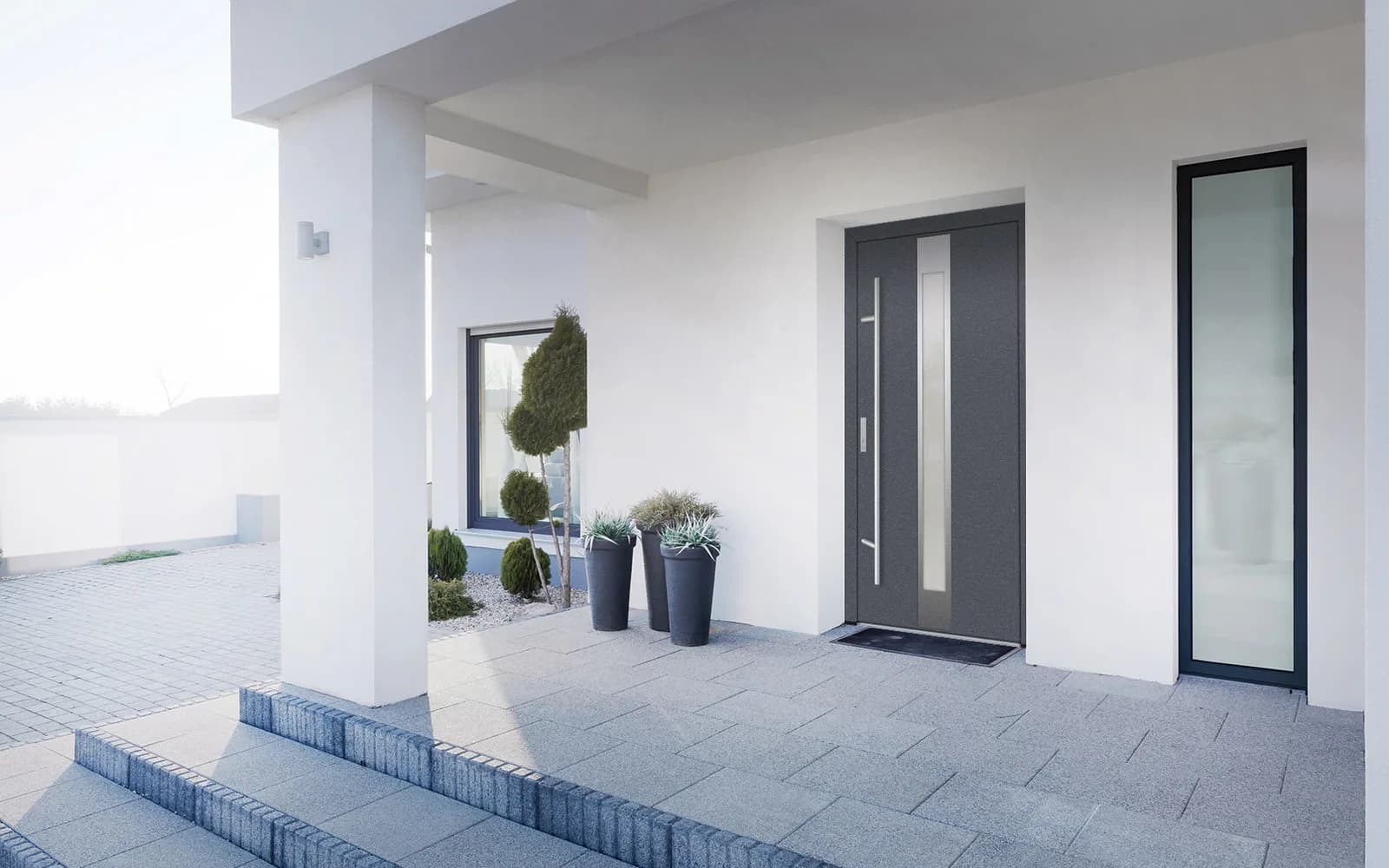 Usa hibrid din aluminiu-otel, model antracit, intrare moderna