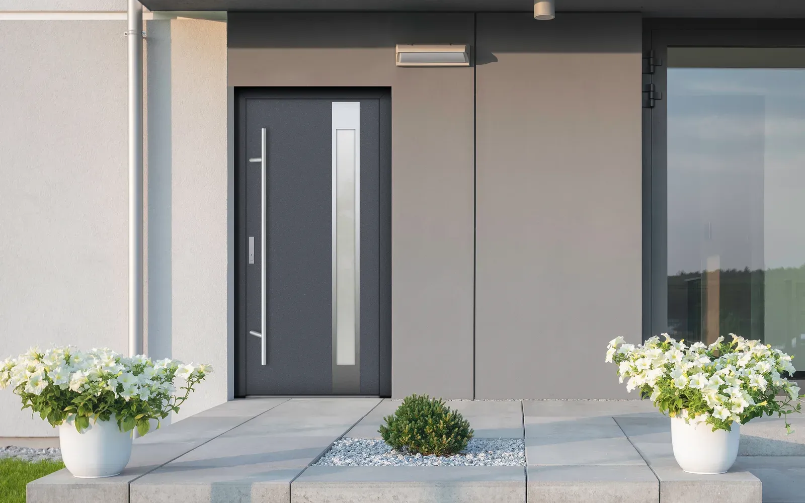 Usa hibrid din aluminiu si otel, rezistenta in timp, intrare casa moderna